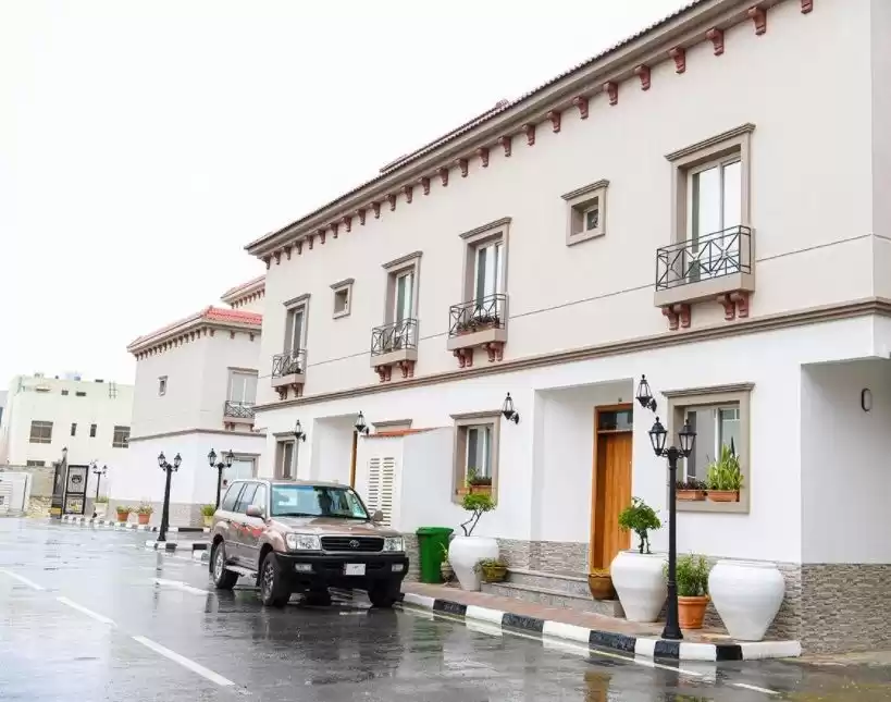 Résidentiel Propriété prête 6 chambres S / F Villa autonome  a louer au Al-Sadd , Doha #11315 - 1  image 